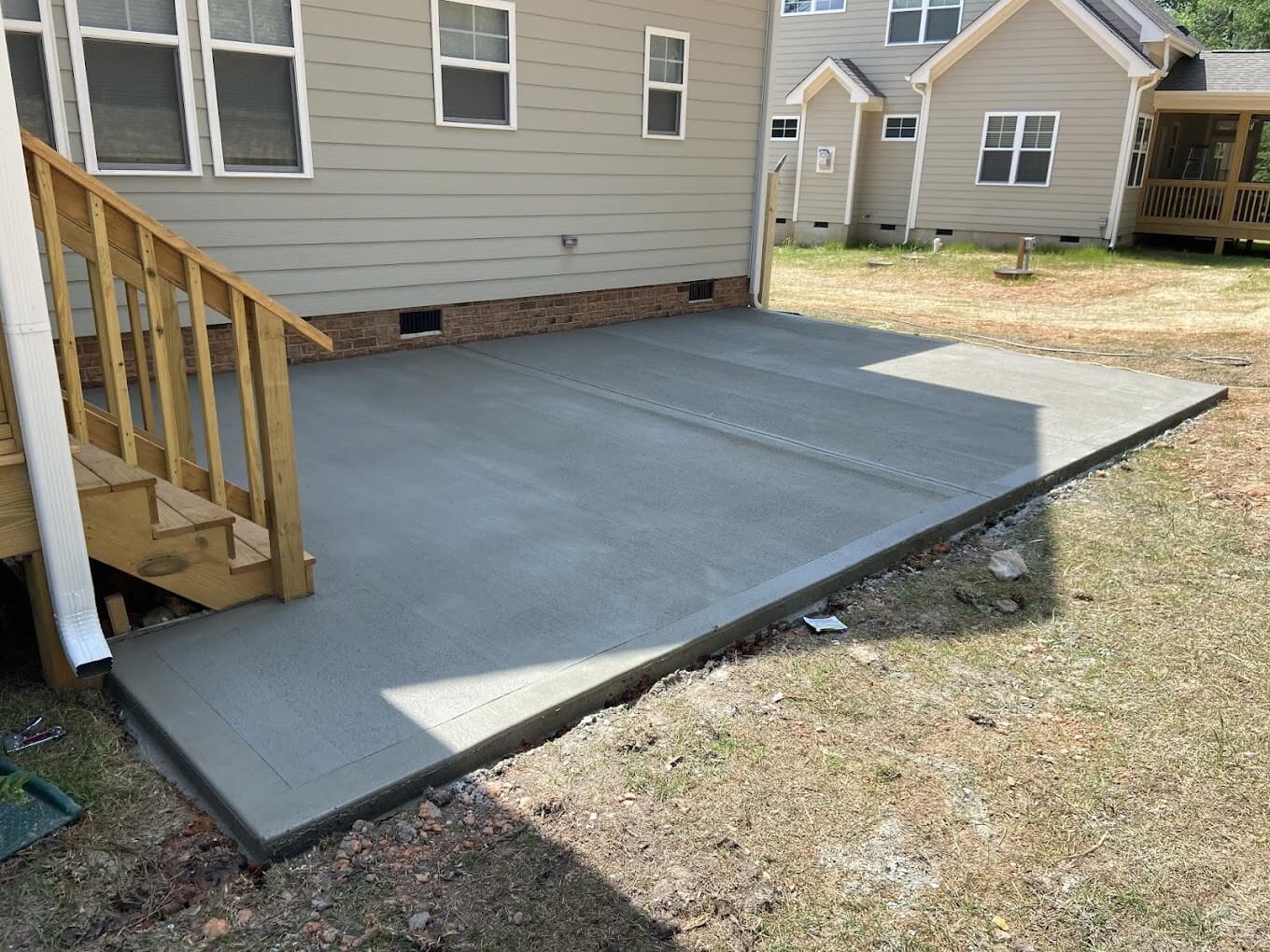 Outdoor concrete patio in the backyard of a house